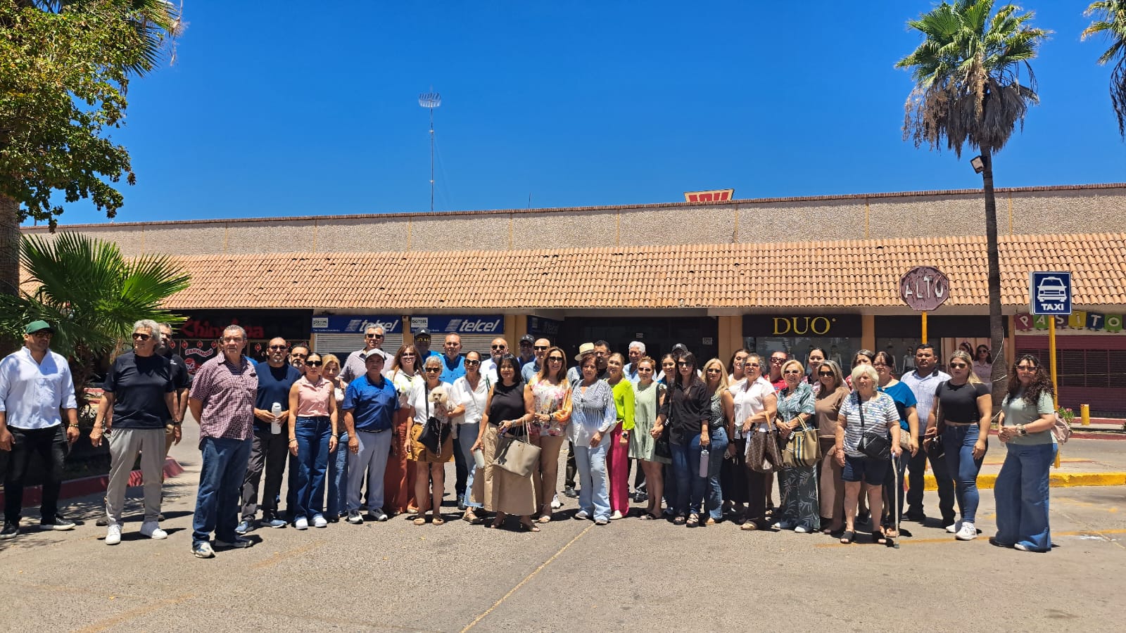 Comerciantes de la Plaza Fiesta Las Palmas en Los Mochis.