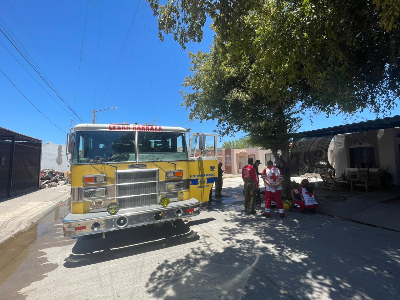 Camión de bomberos y paramédicos