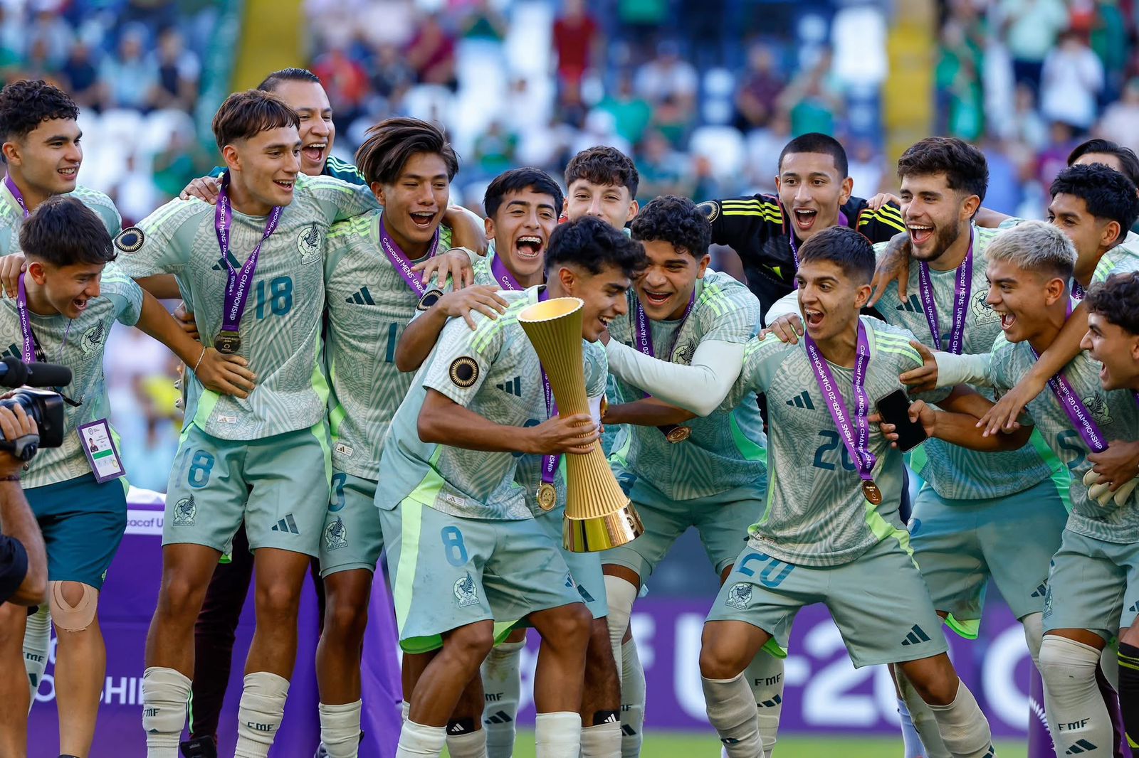 México Sub-20 festejando su triunfo en Concacaf.