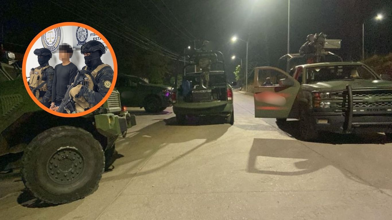 Carros verdes de elementos de seguridad en calle de noche