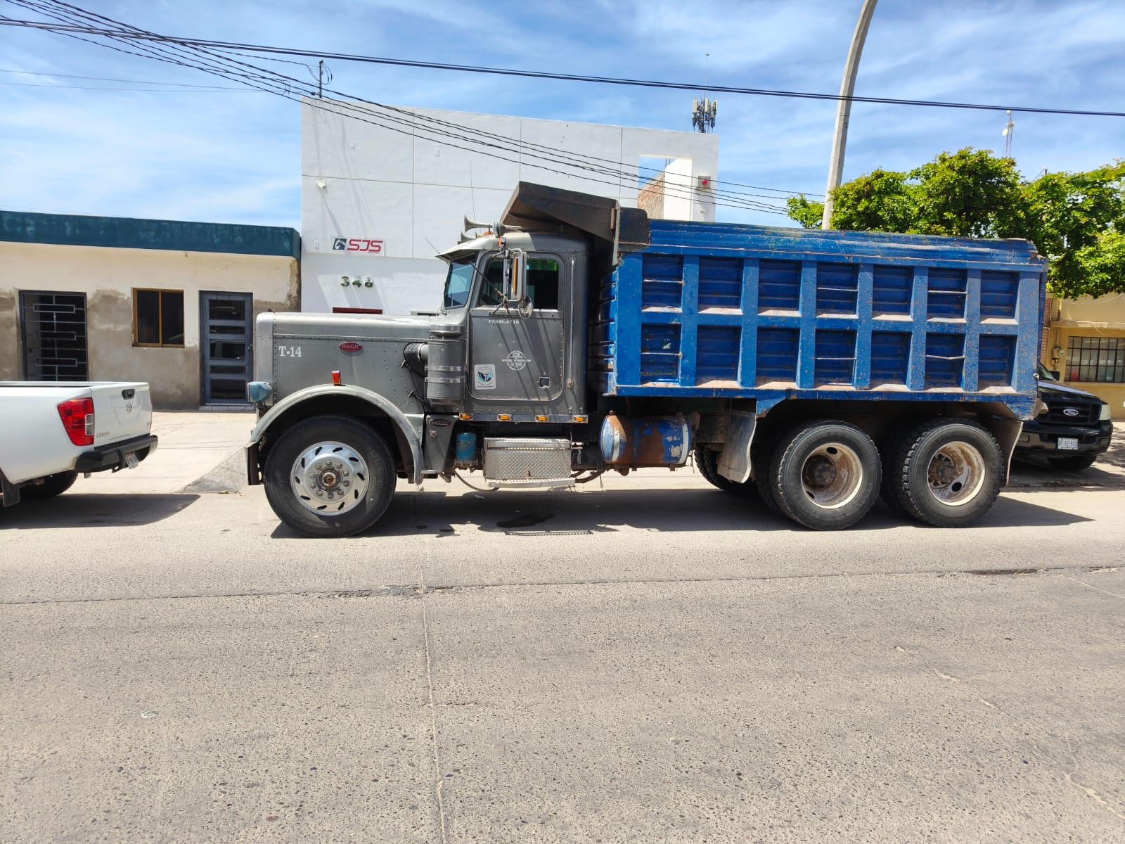 Transporte de carga estacionado