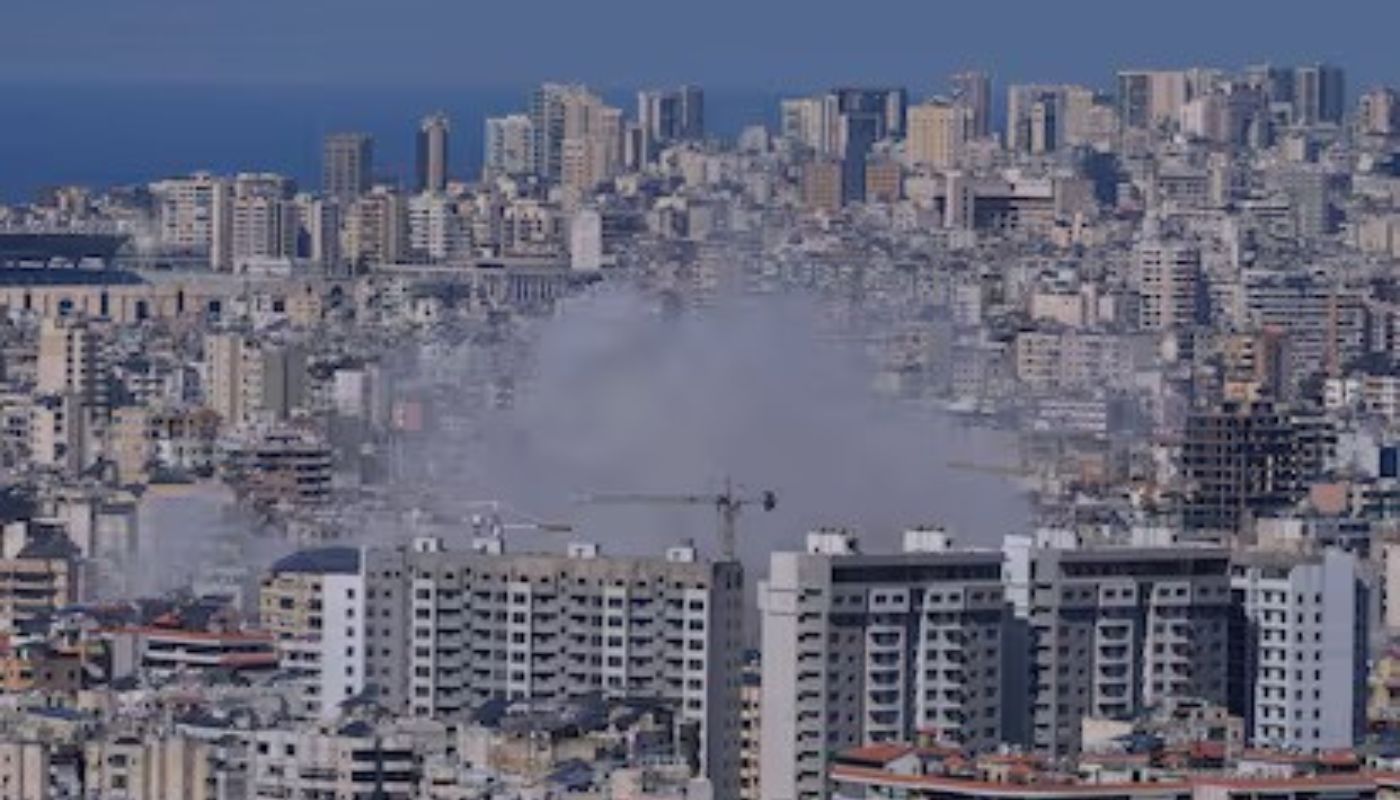 edificio con humo por ataques