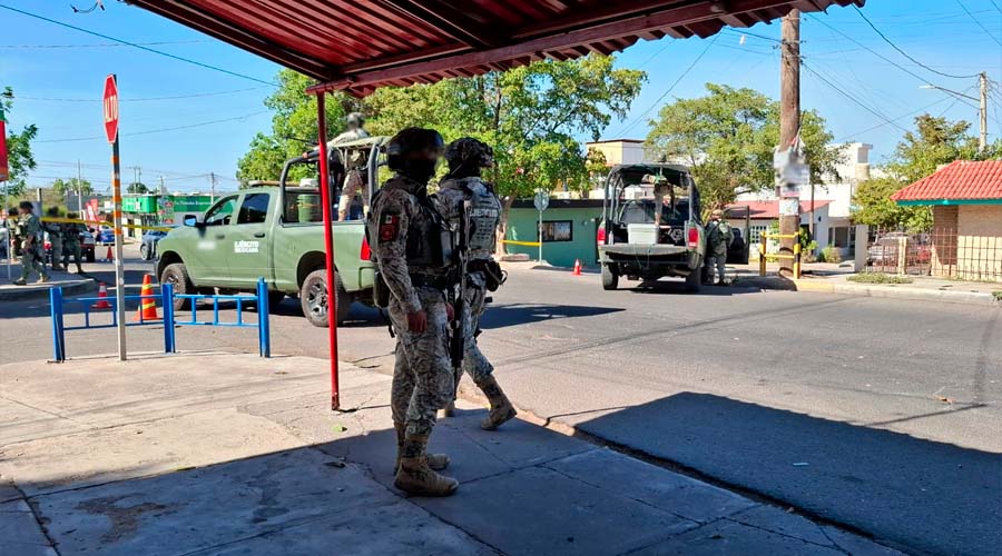 Ejército Mexicano resguarda vehículo baleado en Culiacán