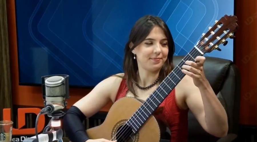 Émilie Fend, guitarrista francesa