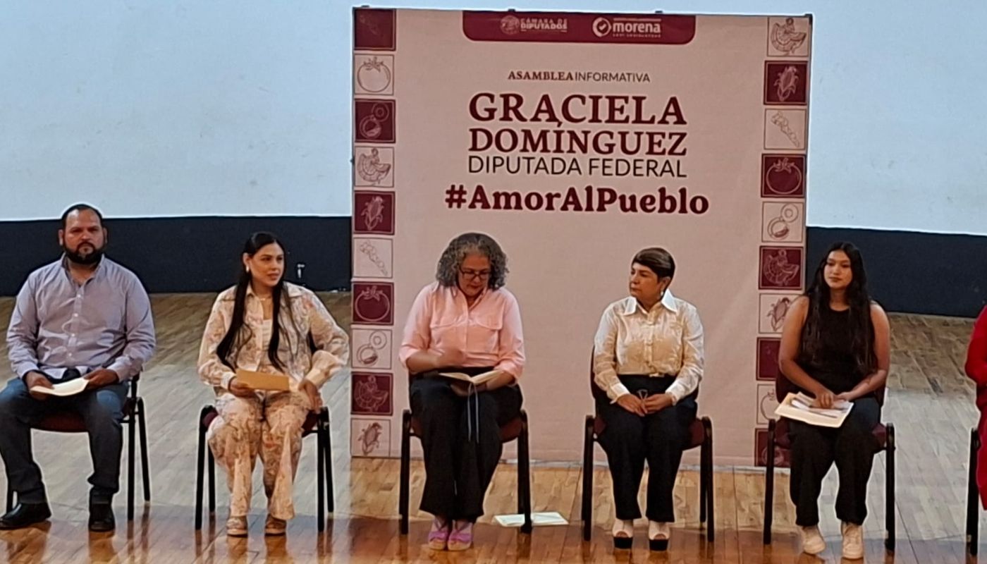 Autoridades de Guasave en un templete