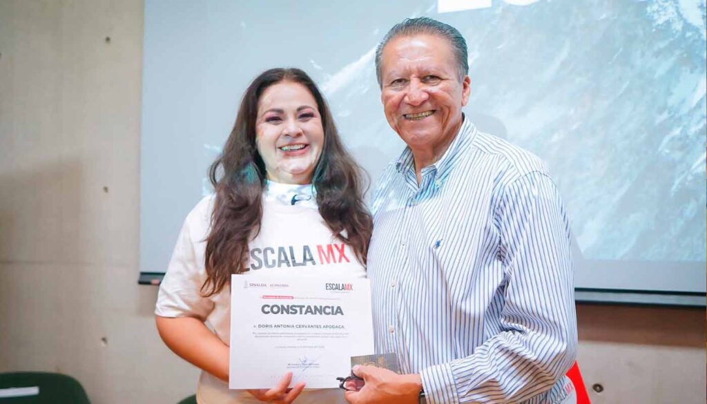 Feliciano Castro en evento Escala MX
