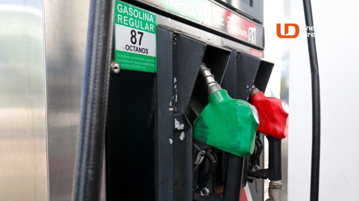 Bomba de gasolina en una estación de servicio