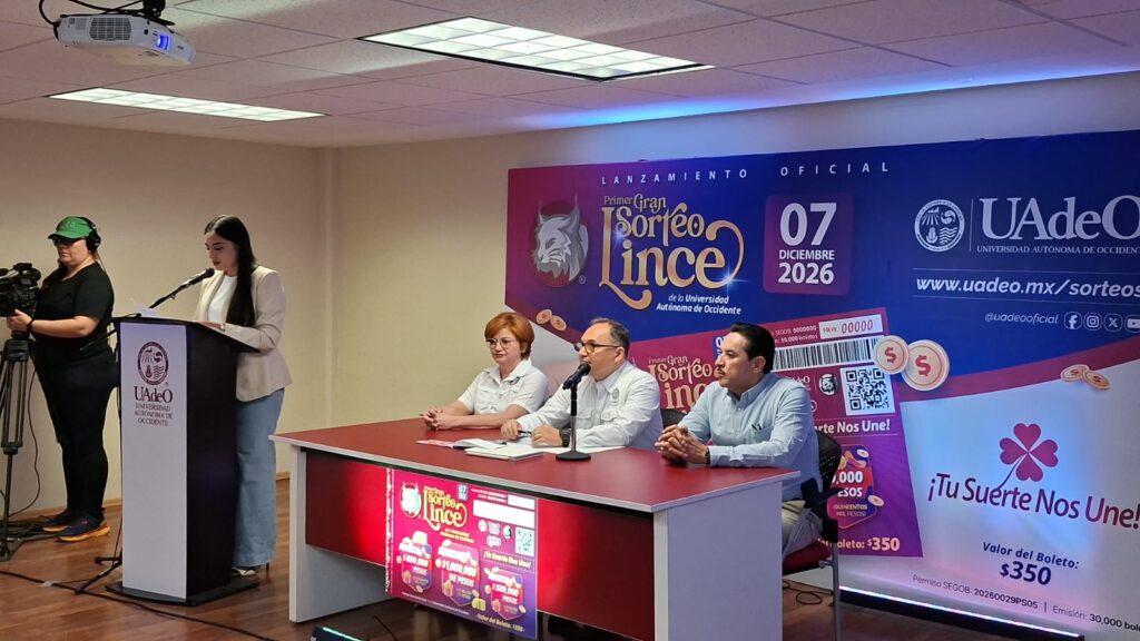 Conferencia de prensa con el rector de la universidad para el Gran Sorteo UADEO