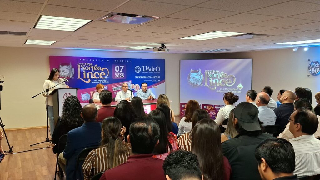 Personas en un auditoria en la presentación del Gran Sorteo