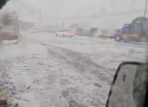 Fuerte granizada provoca caos vial y otras afectaciones en Edomex: VIDEO