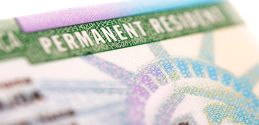 Green card: gobierno de EU retira exigencia de completar el trámite fuera del país