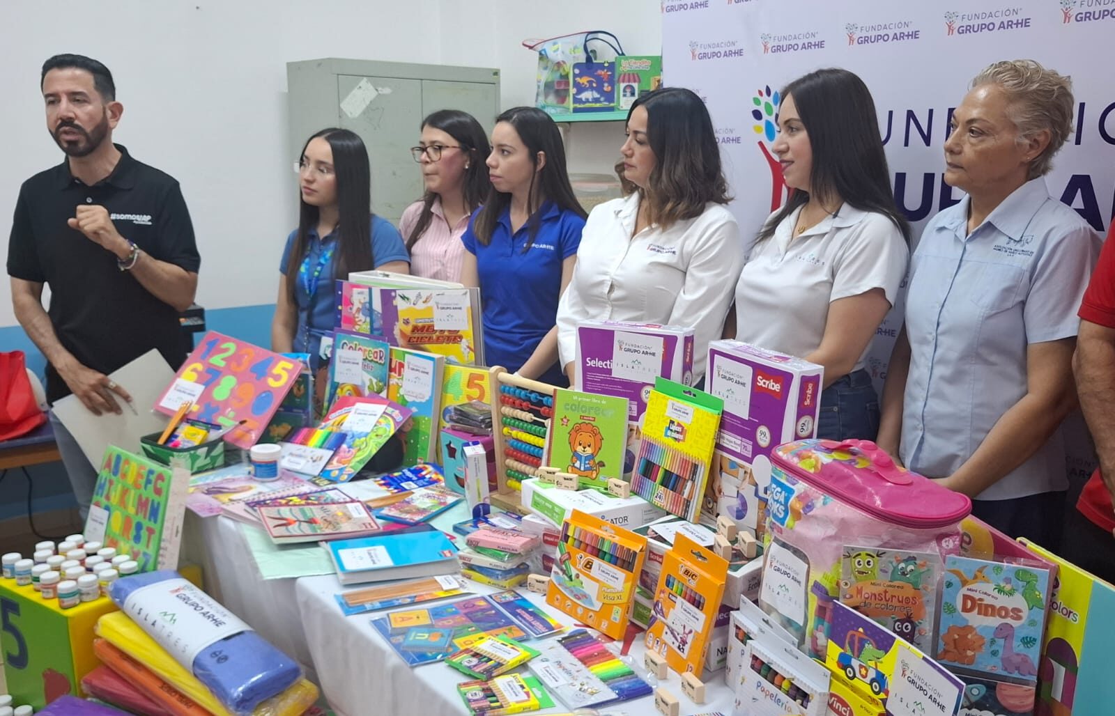 Fundación Grupo ARHE fortalece a Asociación Unicornio con donativo educativo