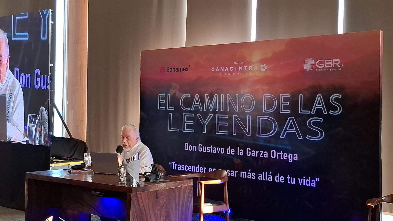 Gustavo de la Garza llama a empresarios mazatlecos a innovar