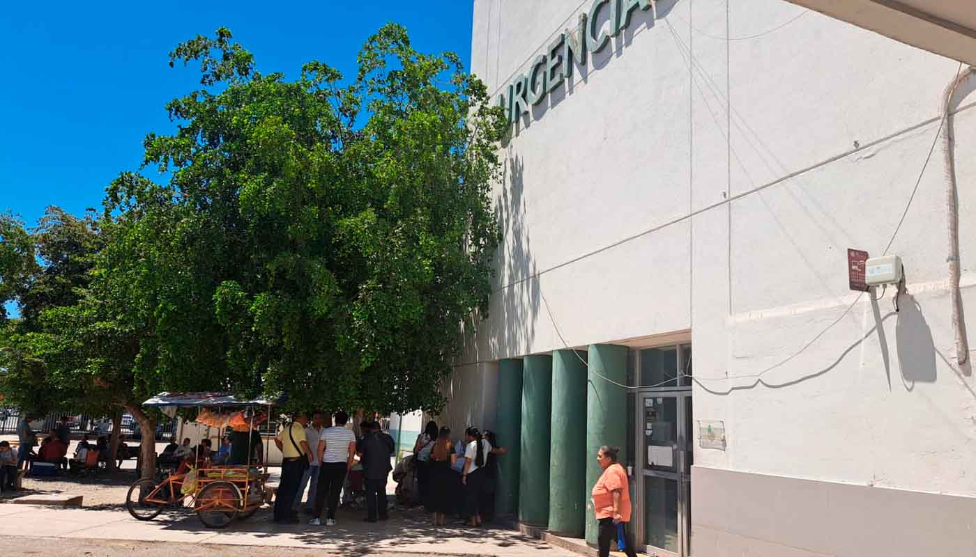 Acceso al área de urgencias del Hospital General de Los Mochis