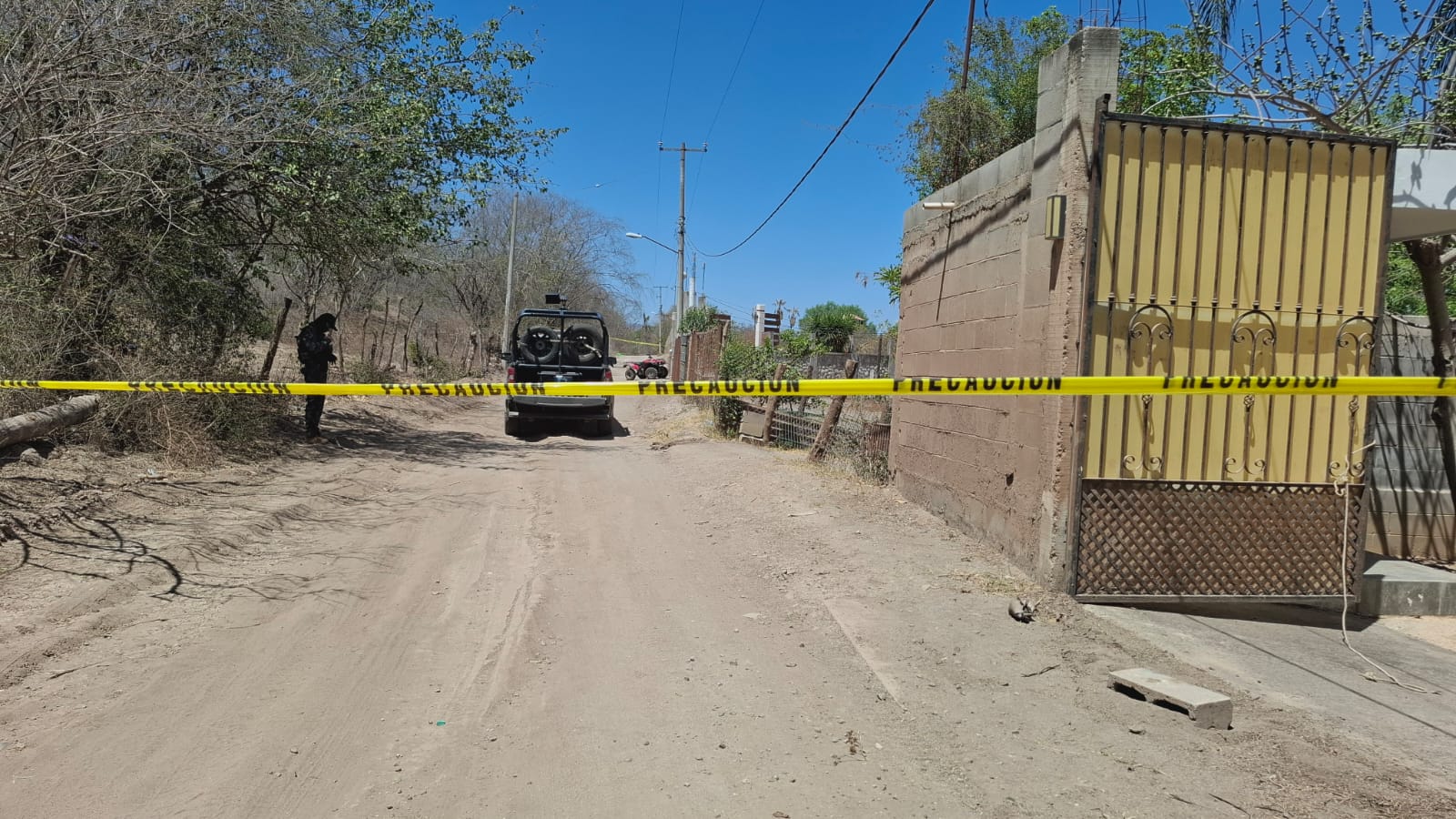 Cinta amarilla delimitando zona de doble homicidio