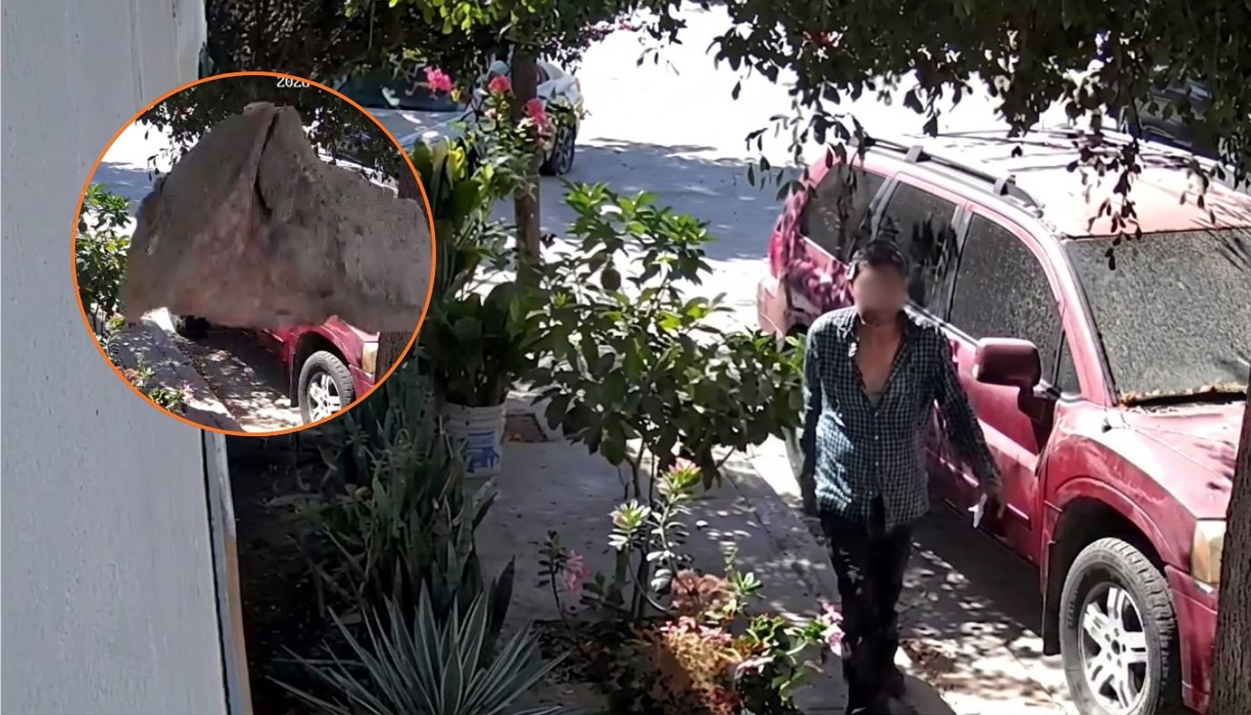 Grabación de cámara donde se muestra a un hombre acercándose con una piedra en mano y en circulo dicha piedra ya lanzada