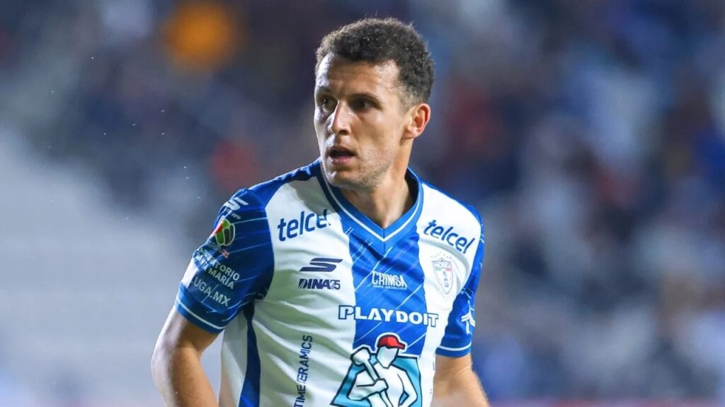 Idrissi con el uniforme del Pachuca