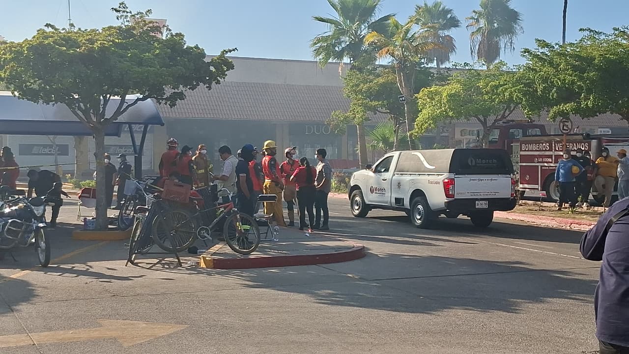 Elementos de bomberos de Los Mochis y Protección Civil