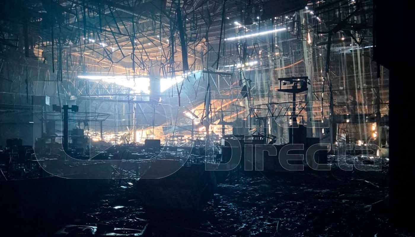Interior de Plaza Fiesta Los Mochis tras incendio