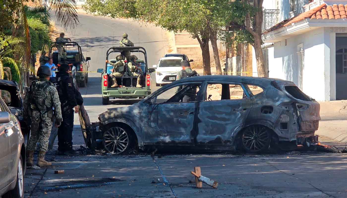 Ataque armado e incendio a un vehículo en Culiacán
