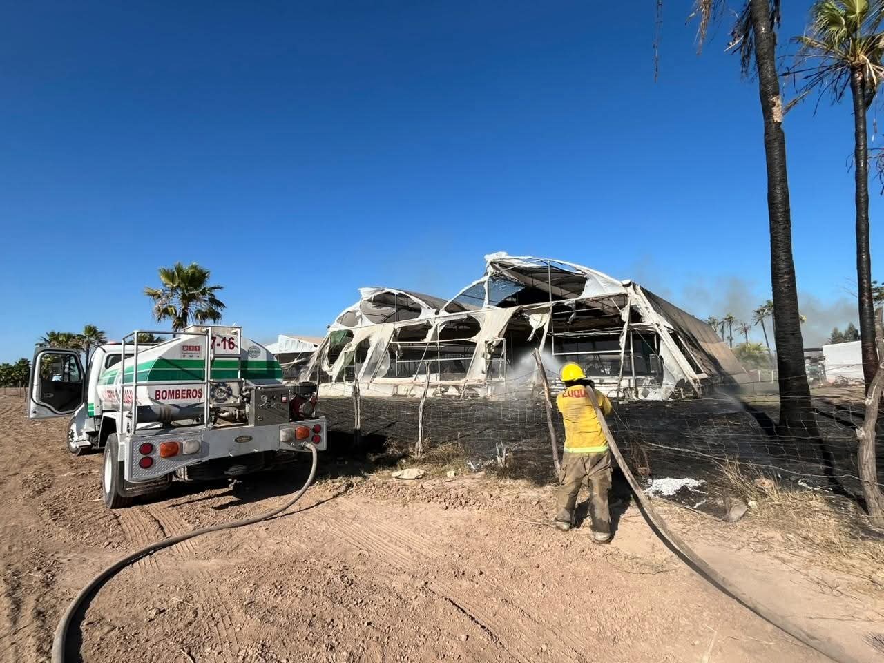 Pipa con agua de bomberos Guasave