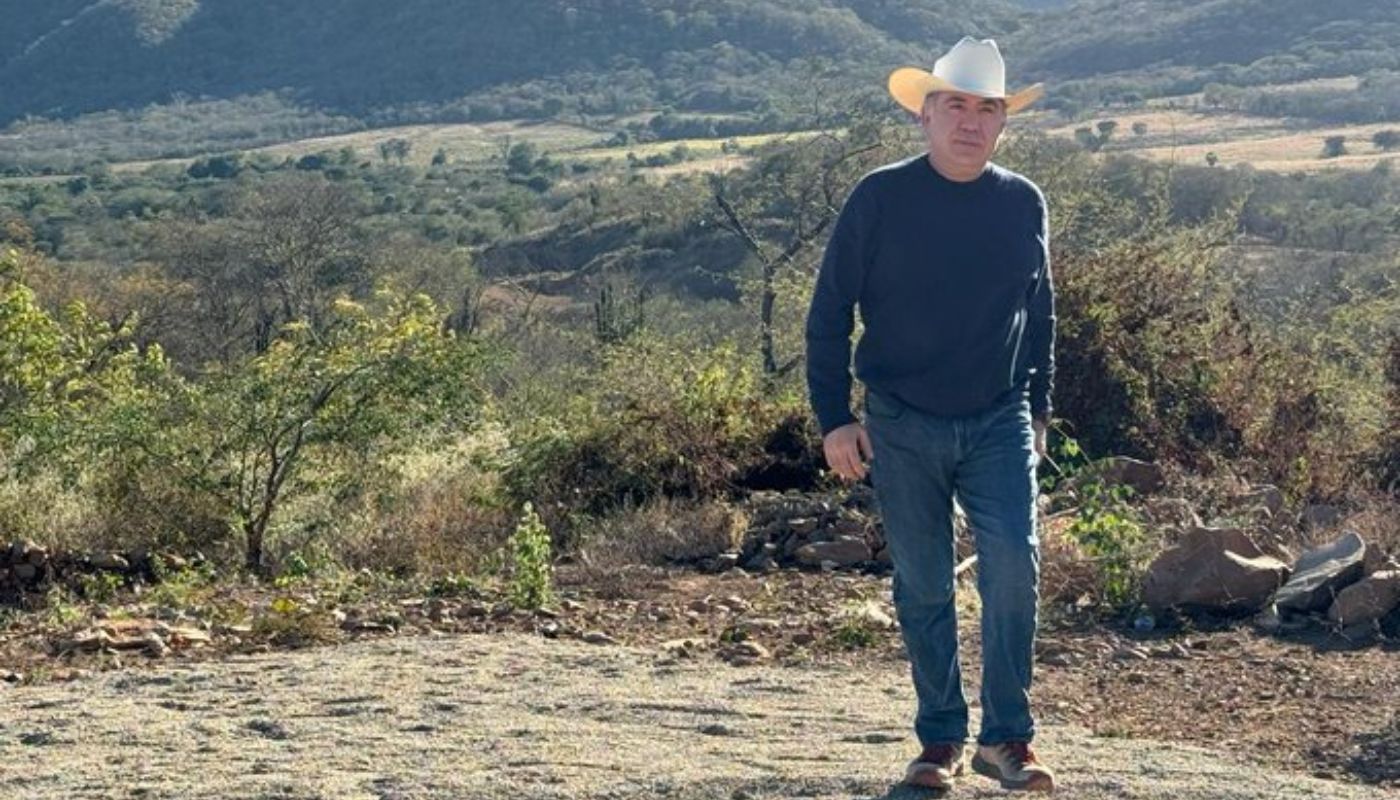 Enrique Inzunza Cázarez en una zona serrana