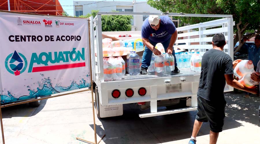 Donación de agua como parte del Aquatón