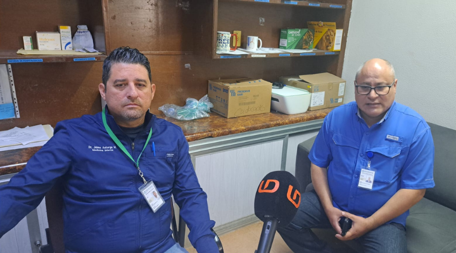Jaime Astorga, director del Hospital General de Los Mochis, y el doctor Christian Lizárraga