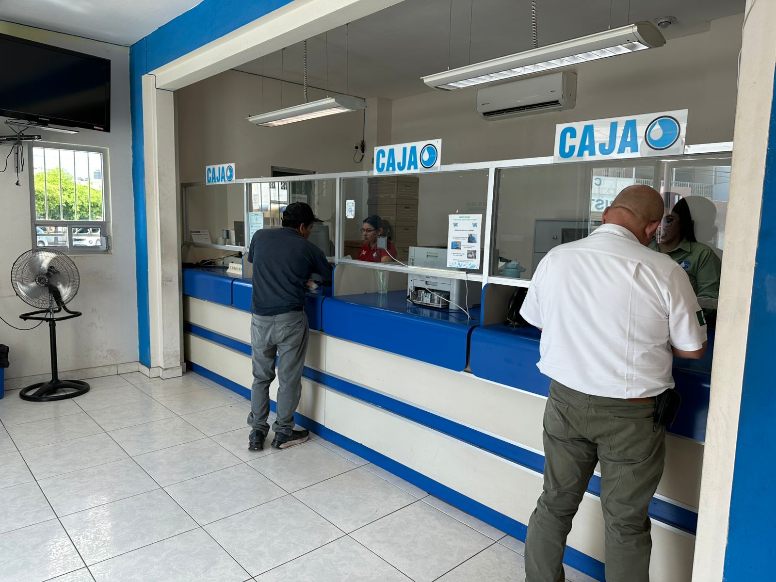 Personas siendo atendidas en módulos de Japasa