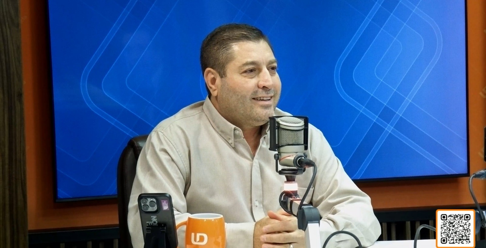 José Paz López Elenes en el estudio de Línea Directa