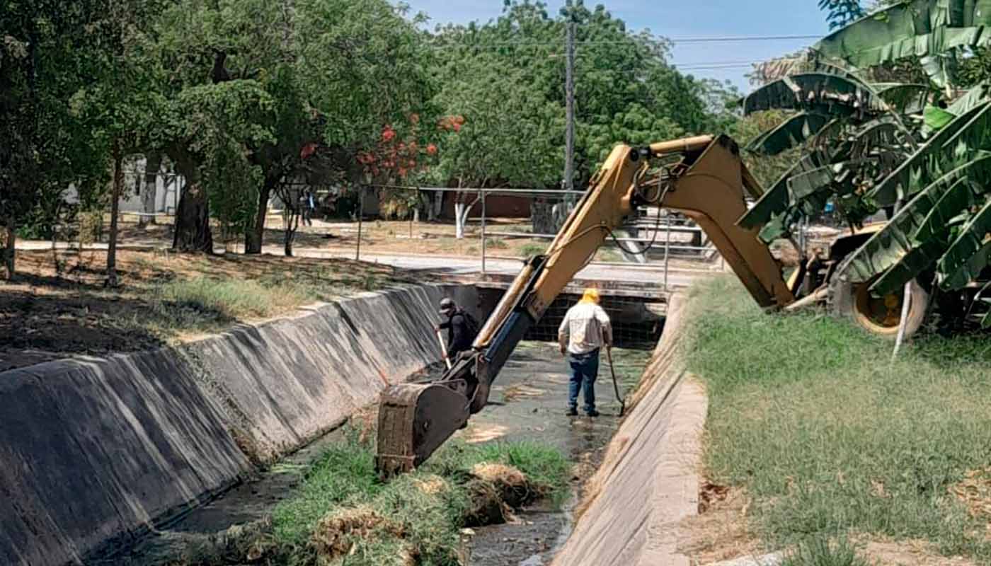 Limpieza de canales en Mazatlán