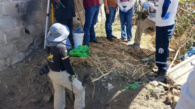 Madres Buscadoras reportan hallazgo de casi 40 bolsas con restos humanos en fosa de Jalisco