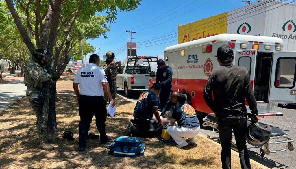 Marina detienen a pareja en moto con reporte de robo