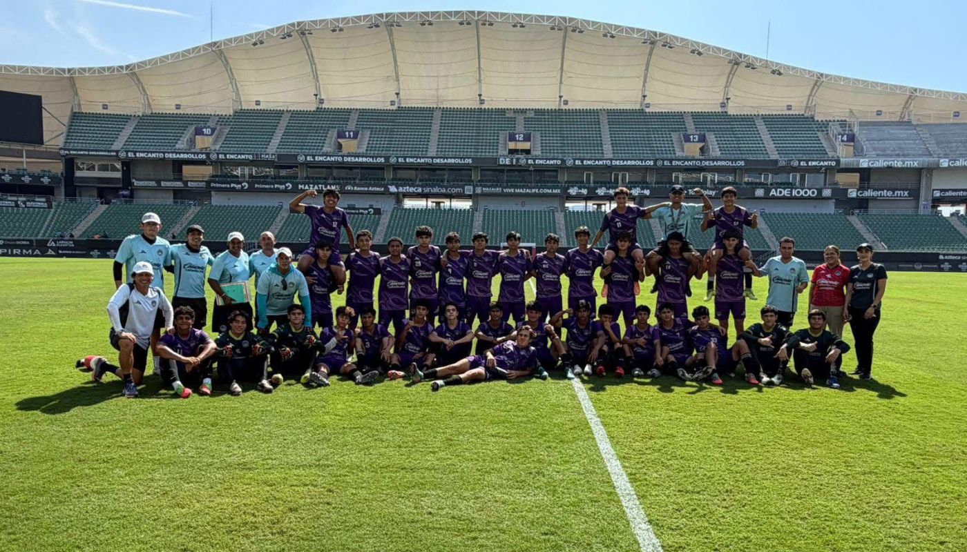 Equipo de futbol Mazatlán FC en el estadio El Encanto