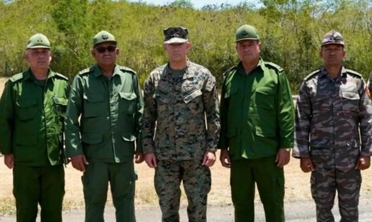 Jefe del Comando Sur de EU se reúne con mandos militares de Cuba cerca a base de Guantánamo