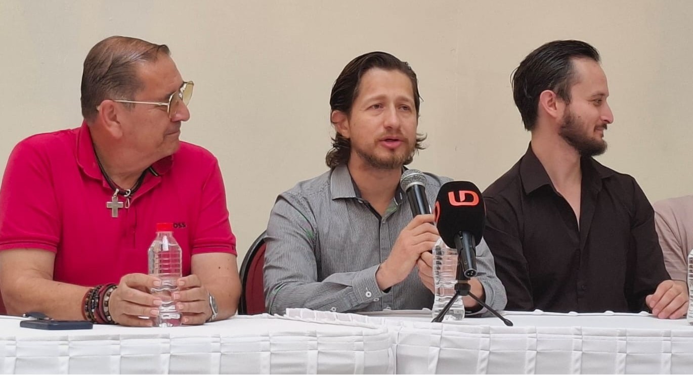 Conferencia de prensa obra 