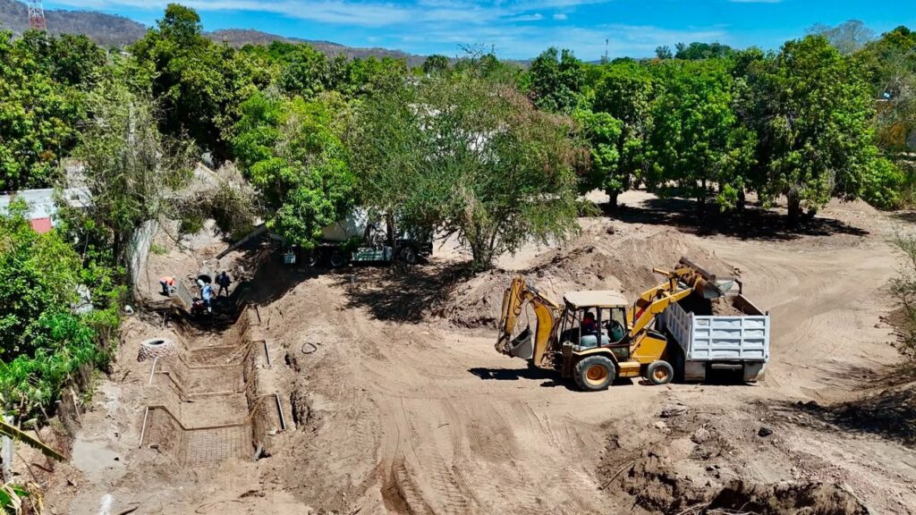 Trabajos para la construcción de la red de drenaje sanitario.