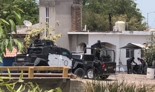 Unidades de la Secretaría de Seguridad Pública en las calles de Angostura