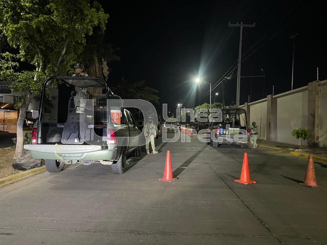 Militares resguardan la entrada al residencial en el sector Country del Río