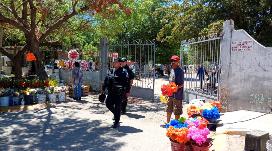 Seguridad en los panteones de Ahome