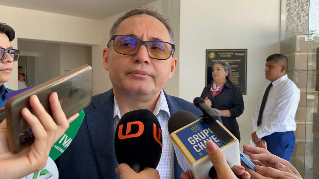 Pedro Flores Leal, rector de la UAdeO