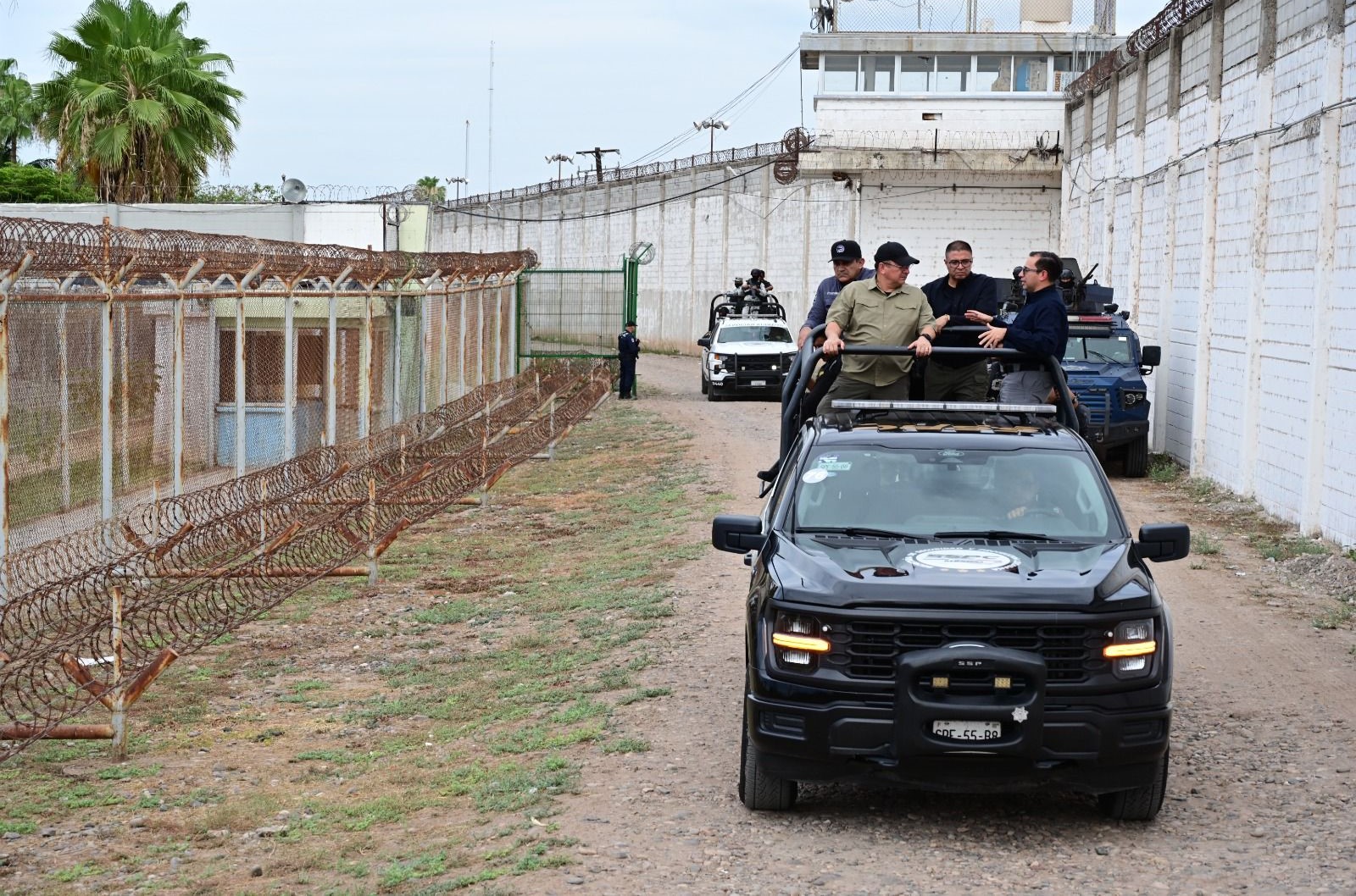 Vigilancia en el penal de Aguaruto.