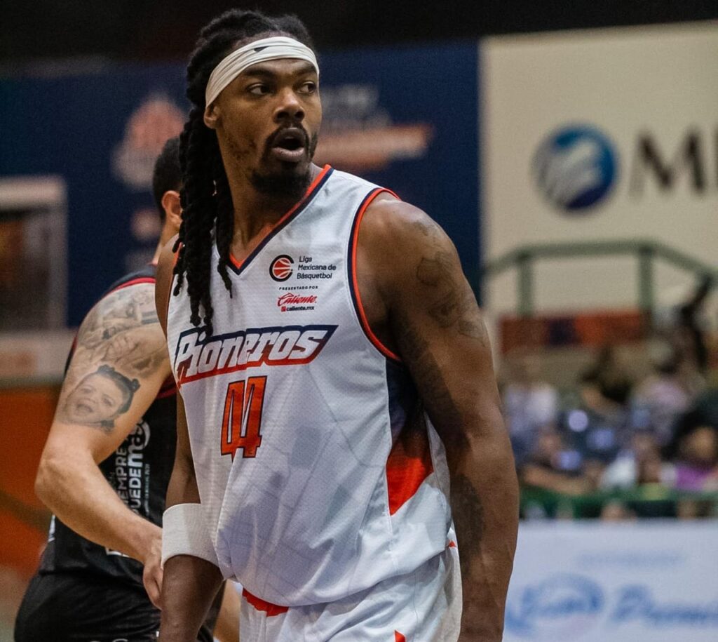 Quintin Alexander jugador de Pioneros de Los Mochis