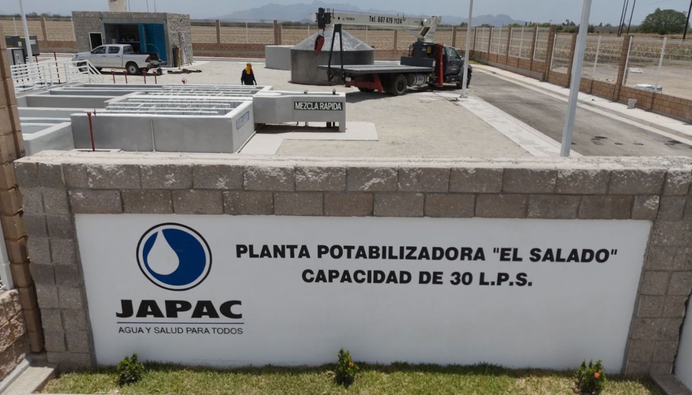 Planta Potabilizadora con un camión en su interior