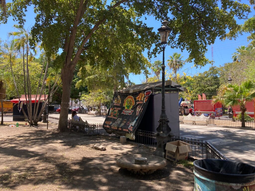 Puesto de elotes en plazuela