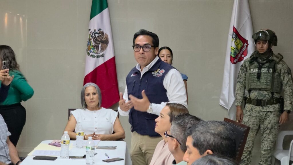 Director del Instituto Estatal de Protección Civil, Aurelio Roy Navarrete Cuevas, en salón de Salvador Alvarado