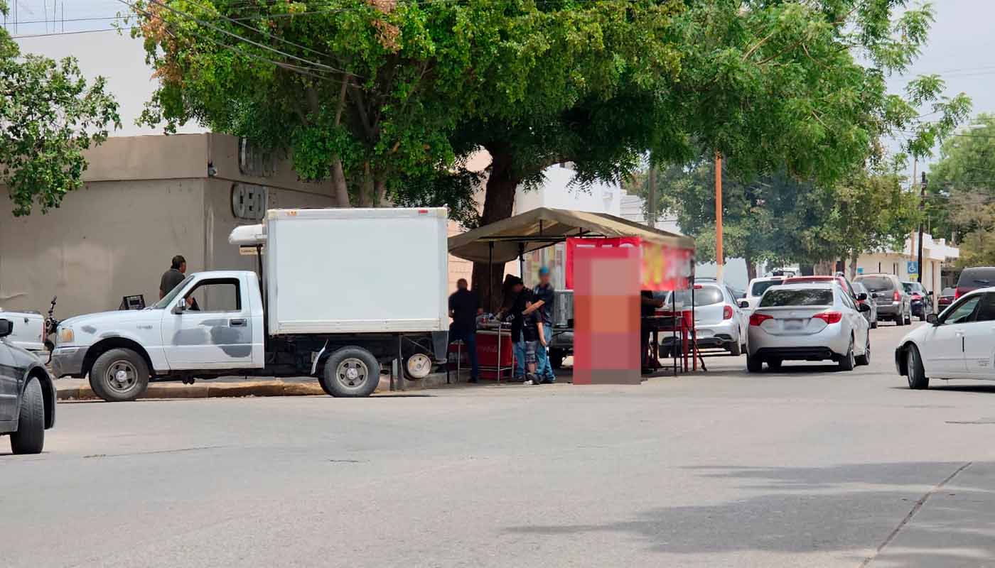 Puesto callejero en Guamúchil, Sinaloa