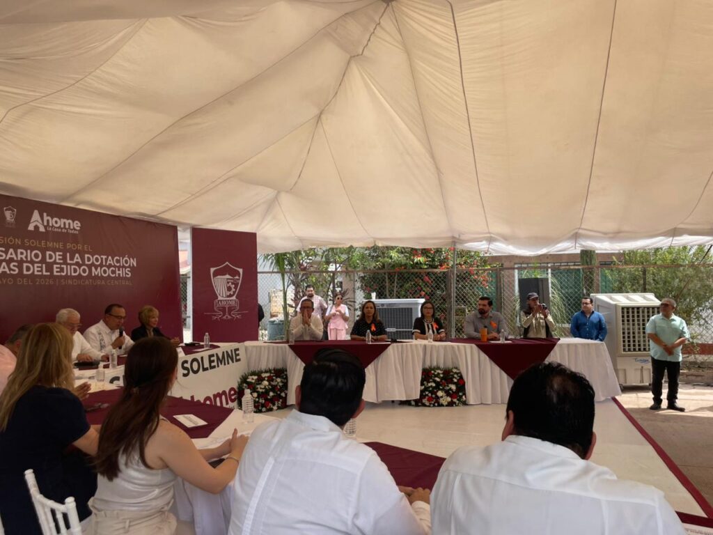 Reconocen a jóvenes que participaron en incendio de Plaza Fiesta Las Palmas