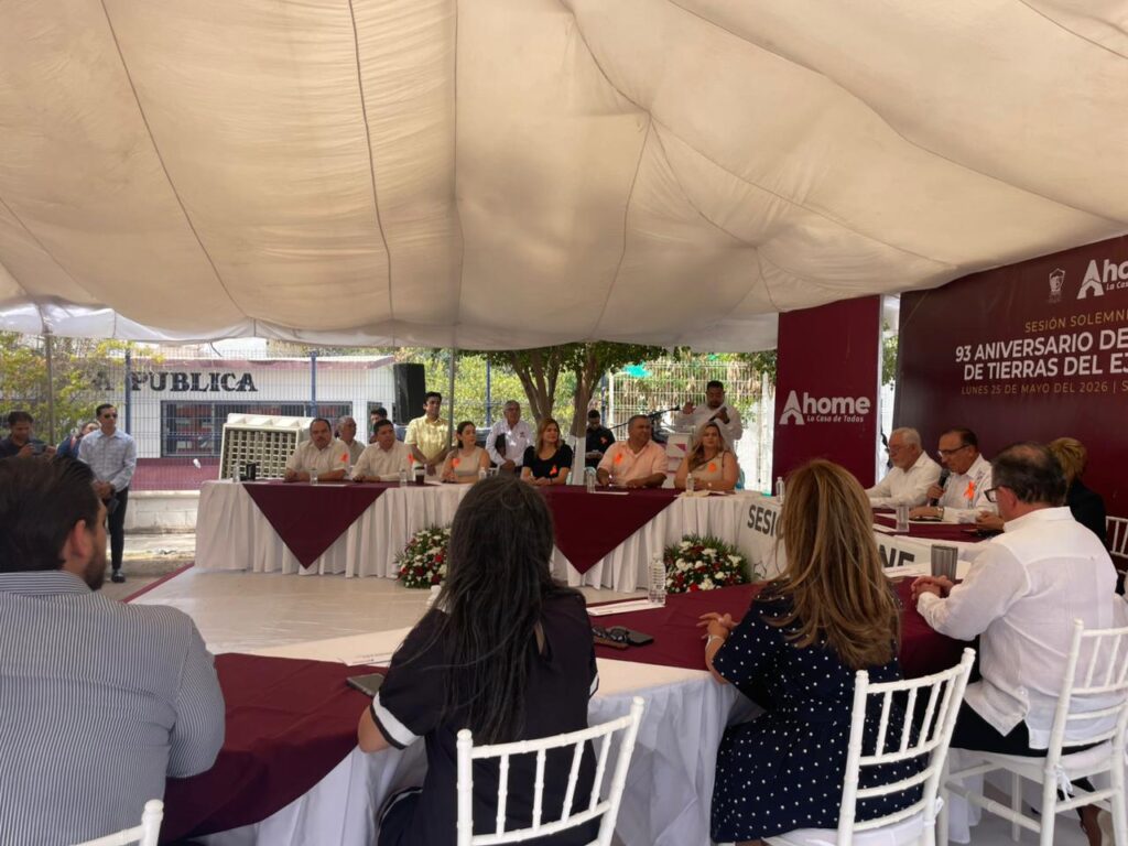 Reconocen a jóvenes que participaron en incendio de Plaza Fiesta Las Palmas