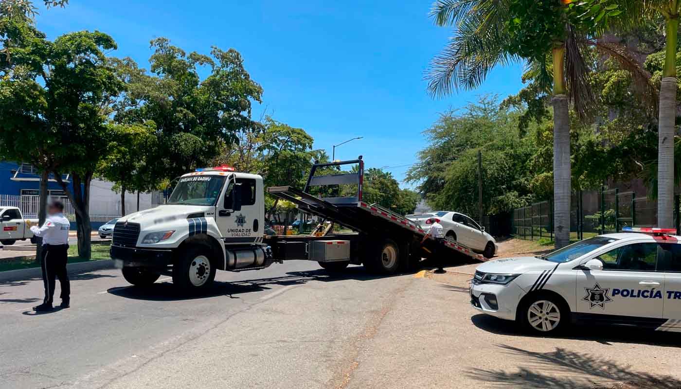 Retiran vehículos de Gran Acuario Mazatlán